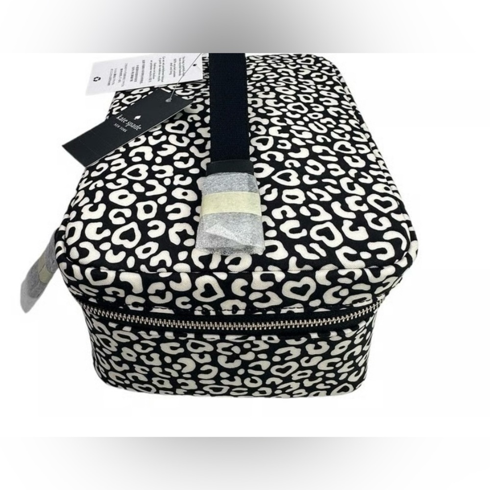 Kate Spade Chelsea Leopard Heart Cosmetic makeup case Retail  $160 - Picture 3 of 4